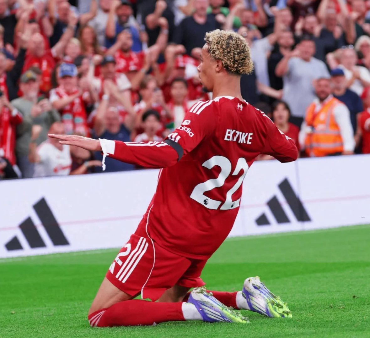 liverpool-stun-newcastle-with-dramatic-late-comeback-at-st-james-park Image