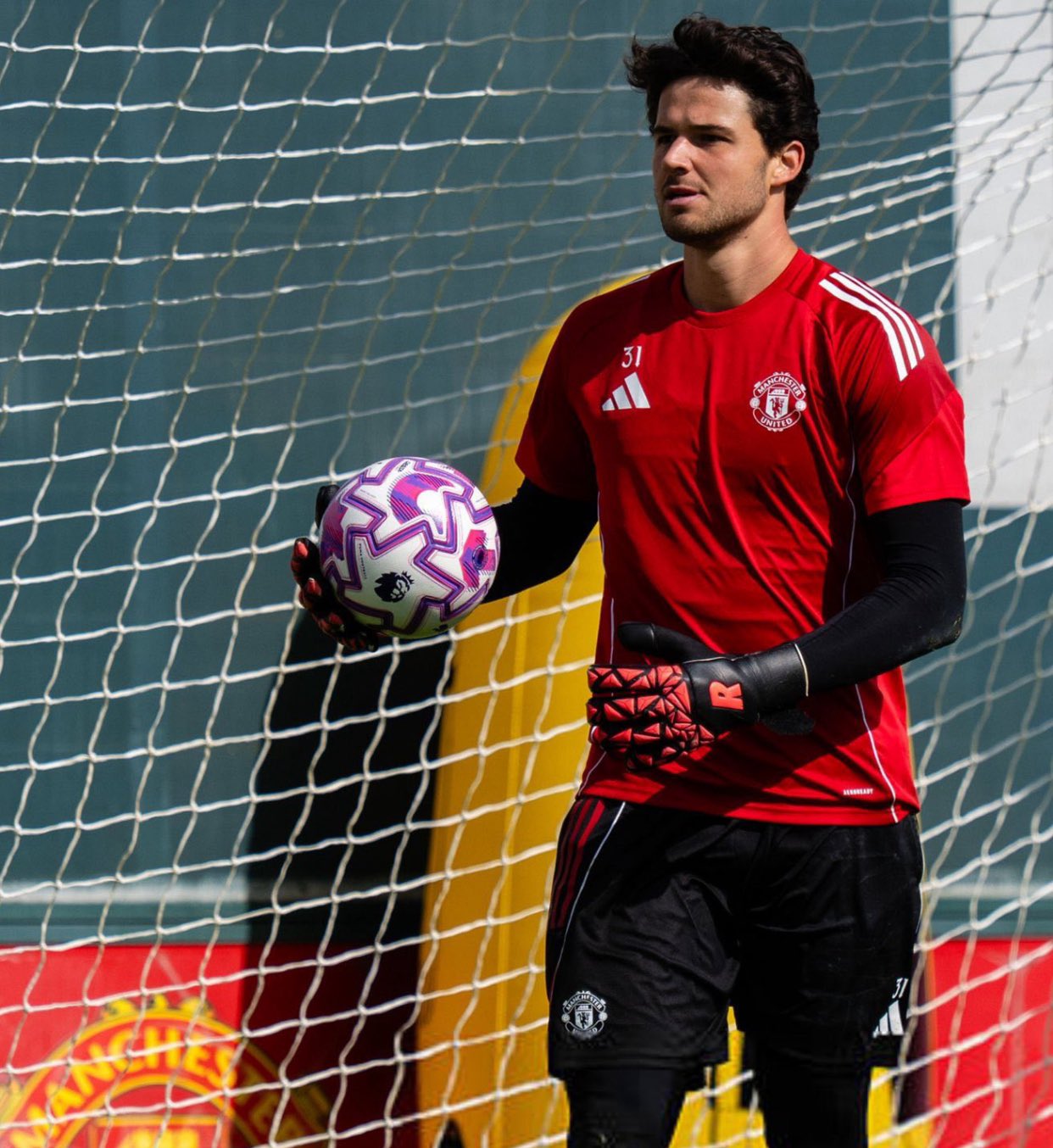 lammens-earning-praise-at-manchester-united-after-impressive-training-displays Image