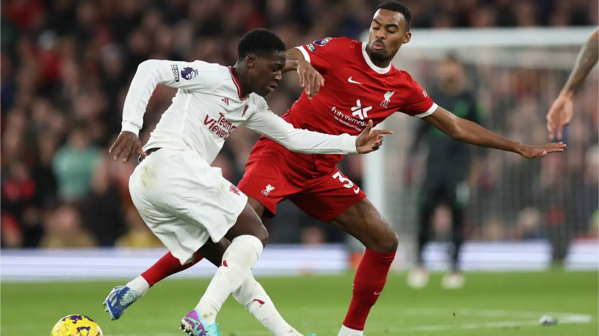 manchester-united-stun-liverpool-with-late-win-at-anfield Image