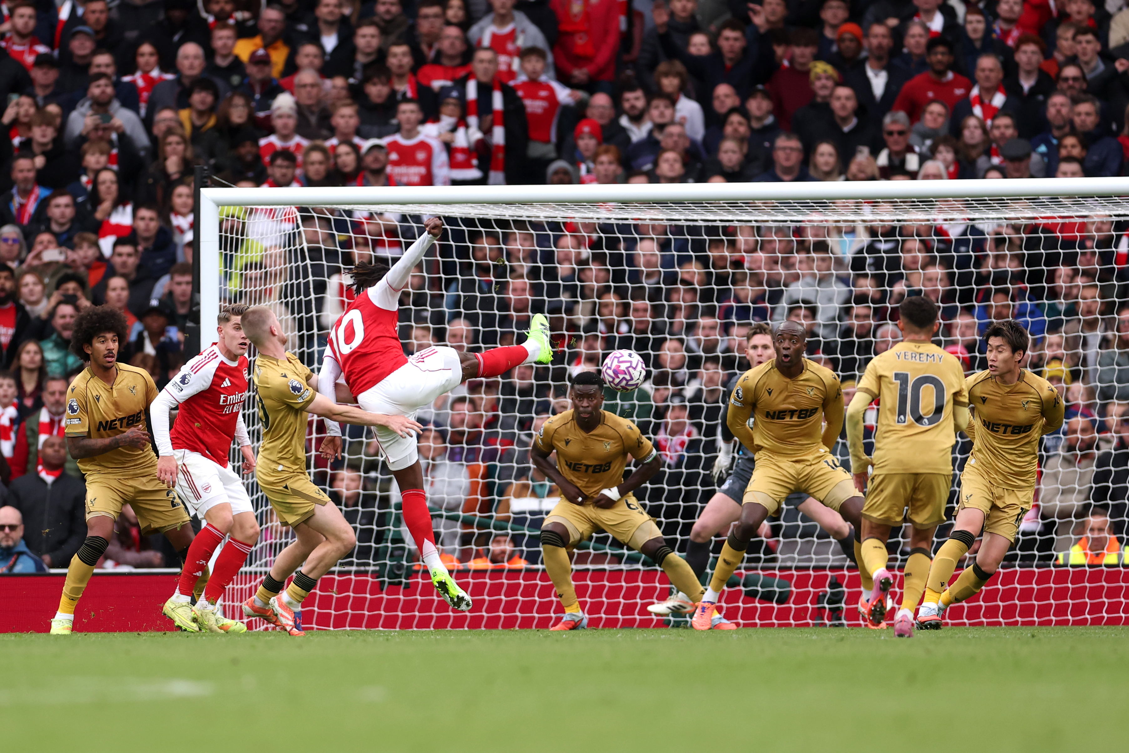 arsenal-extend-lead-at-the-top-after-narrow-win-over-crystal-palace Image