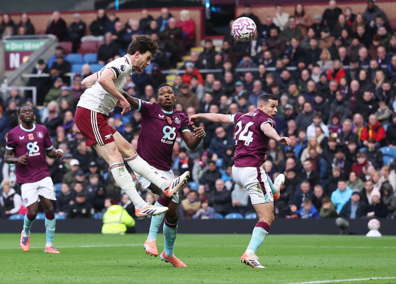 arsenal-extend-lead-at-the-top-after-win-over-burnley Image