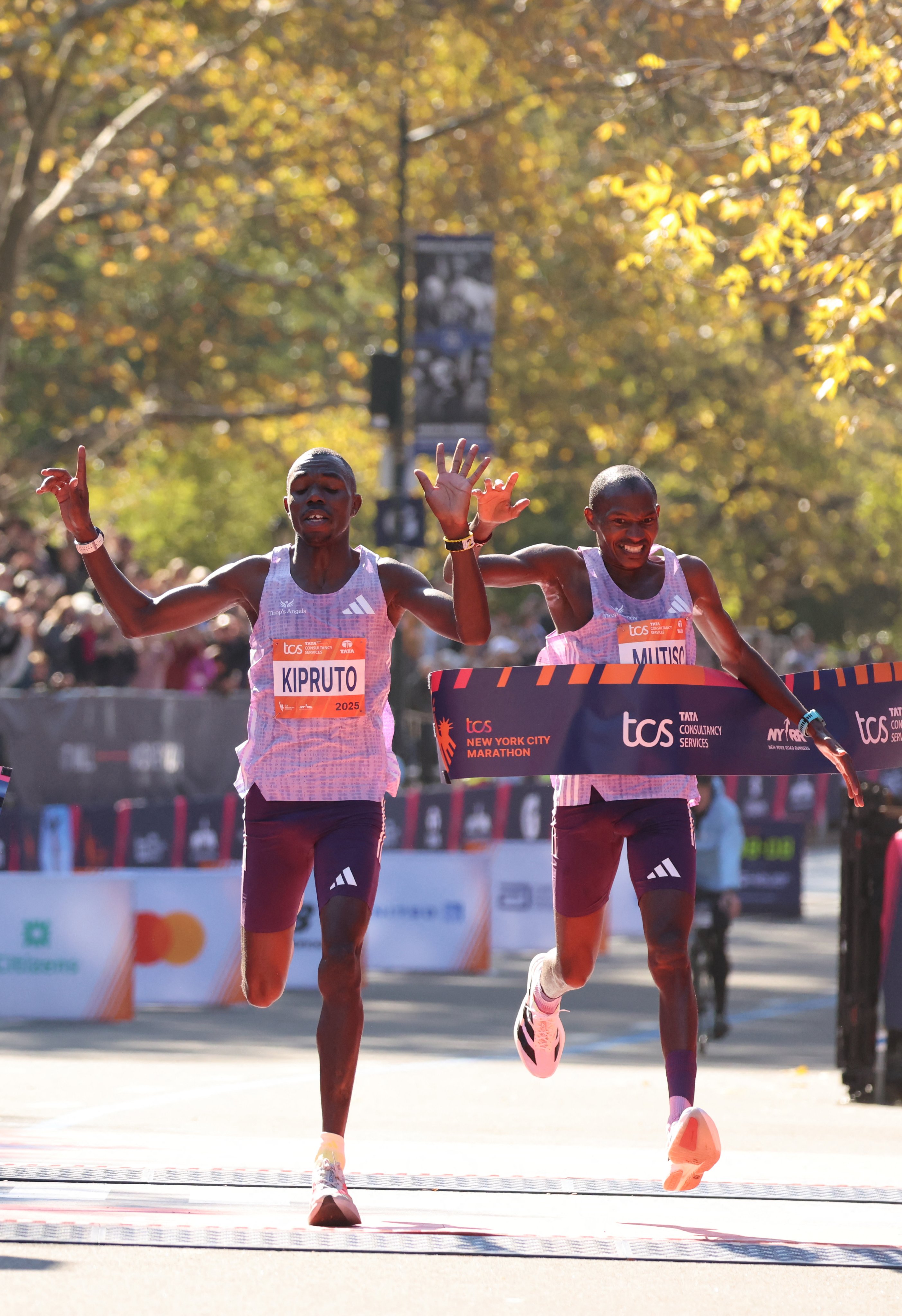 benson-kipruto-leads-kenyan-clean-sweep-at-new-york-marathon Image