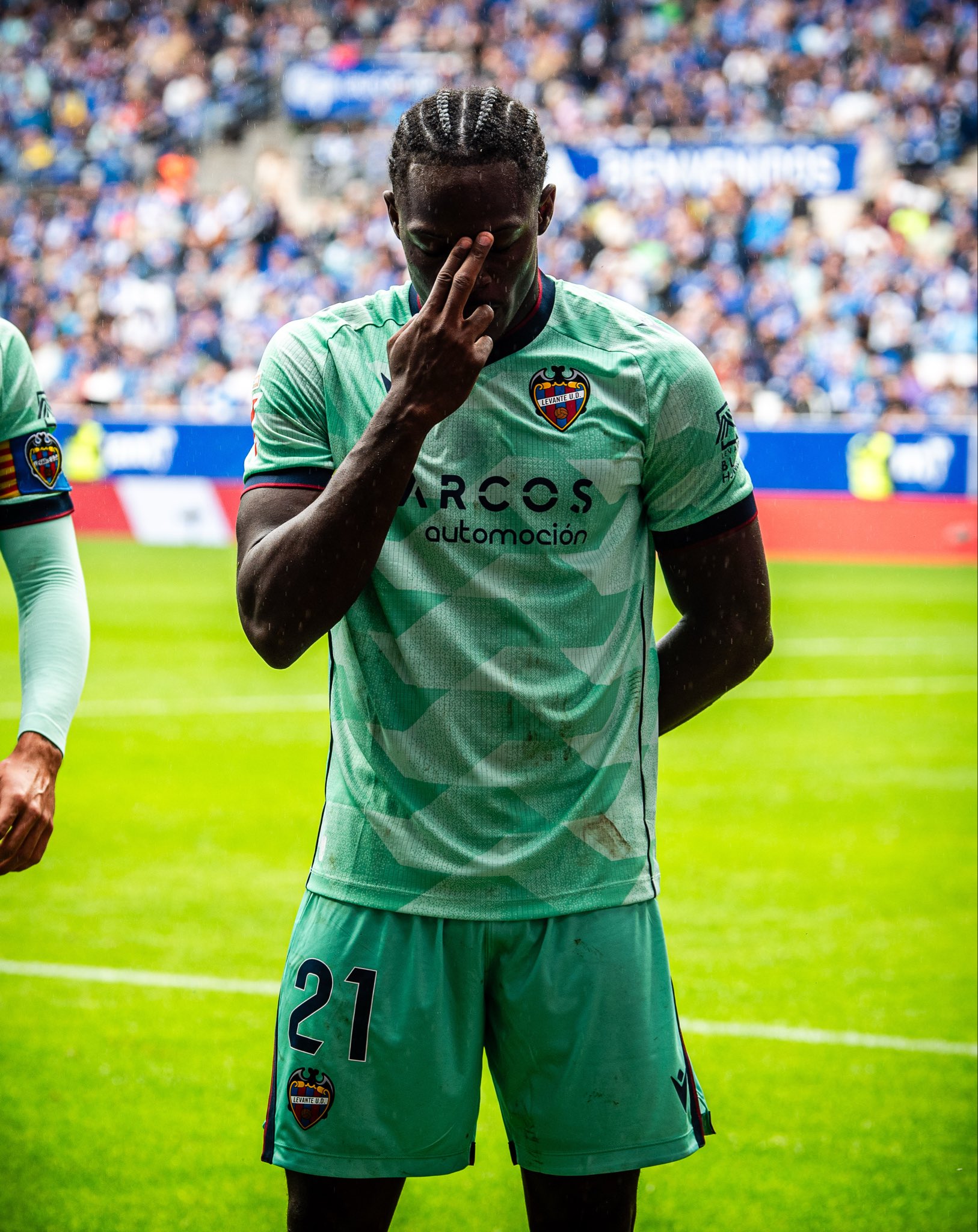 arsenal-set-to-trigger-release-clause-for-levante-forward-etta-eyong Image
