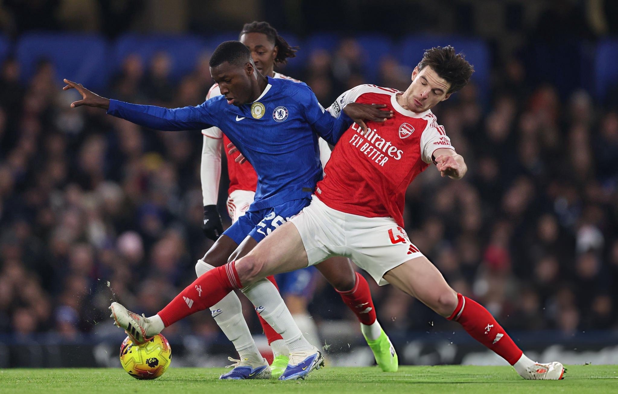 chelsea-and-arsenal-share-spoils-in-high-tempo-stamford-bridge-standoff Image