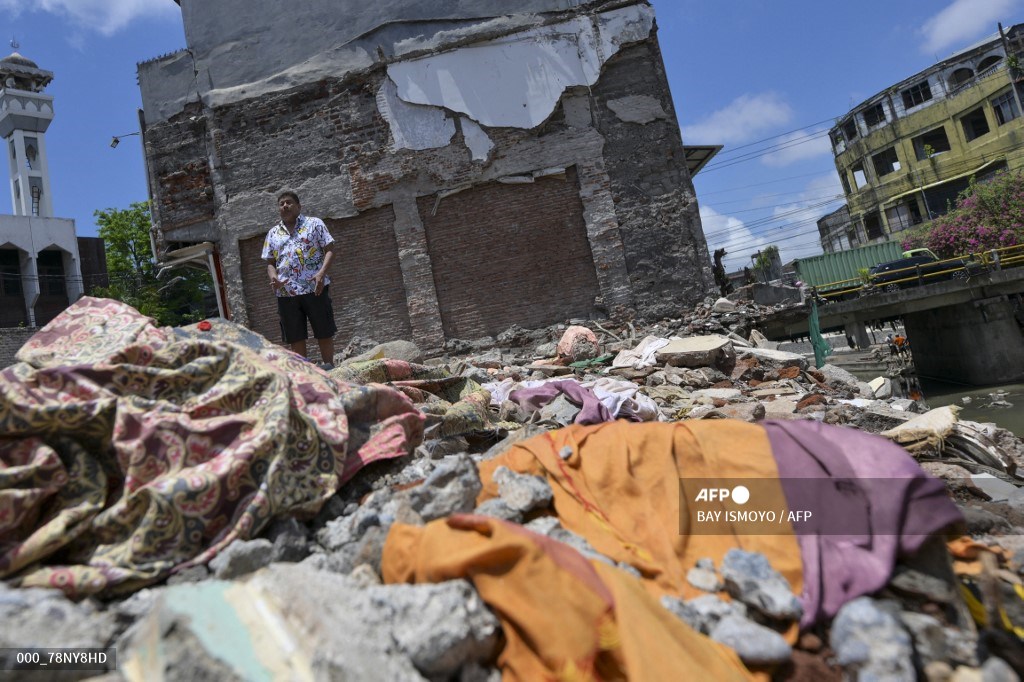 indonesia-floods-and-landslides-kill-over-1000-in-sumatra Image