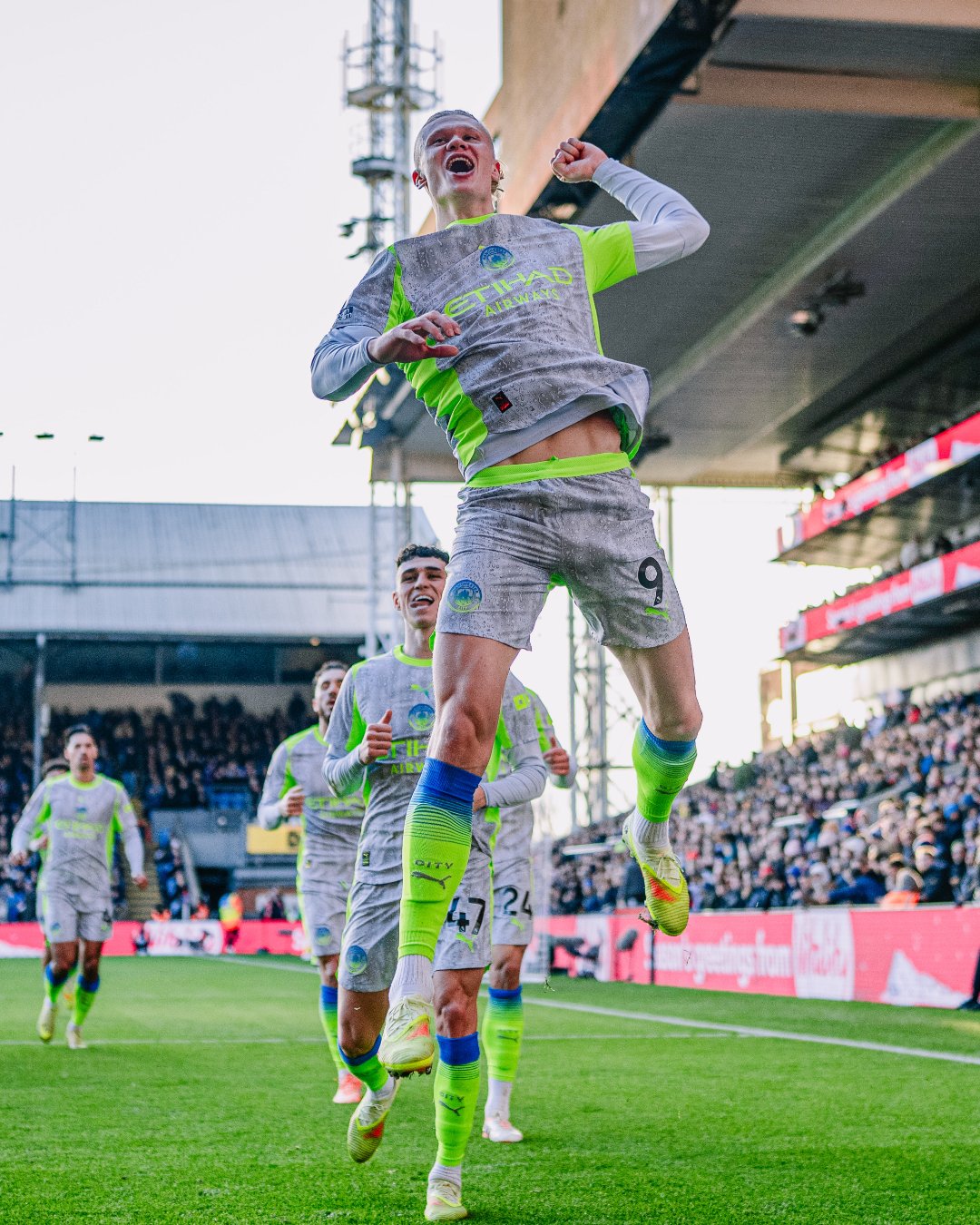 man-city-close-gap-on-arsenal-with-dominant-win-at-crystal-palace Image