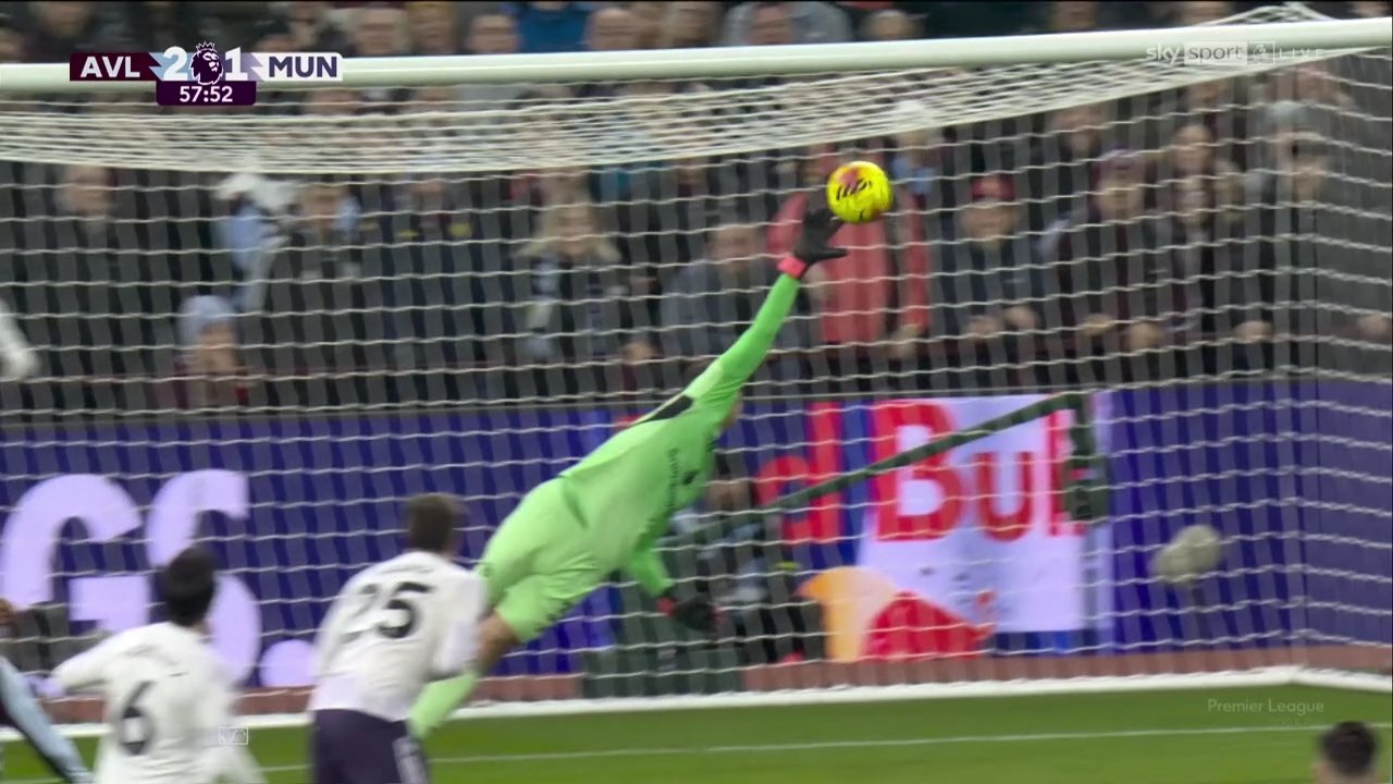 aston-villa-edge-manchester-united-2-1-at-villa-park Image
