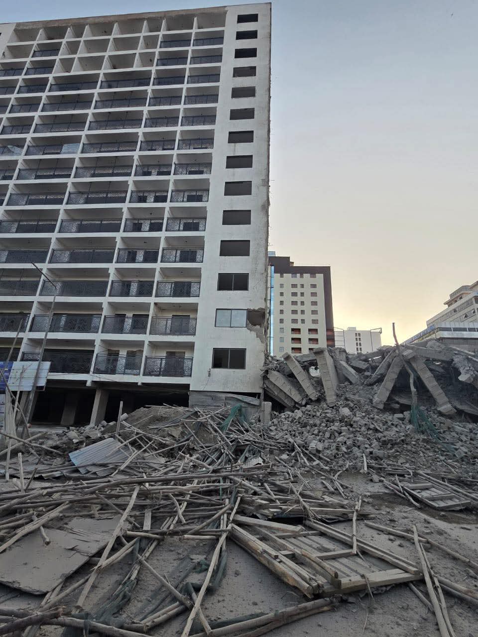 families-urge-faster-rescue-efforts-after-south-c-building-collapse Image