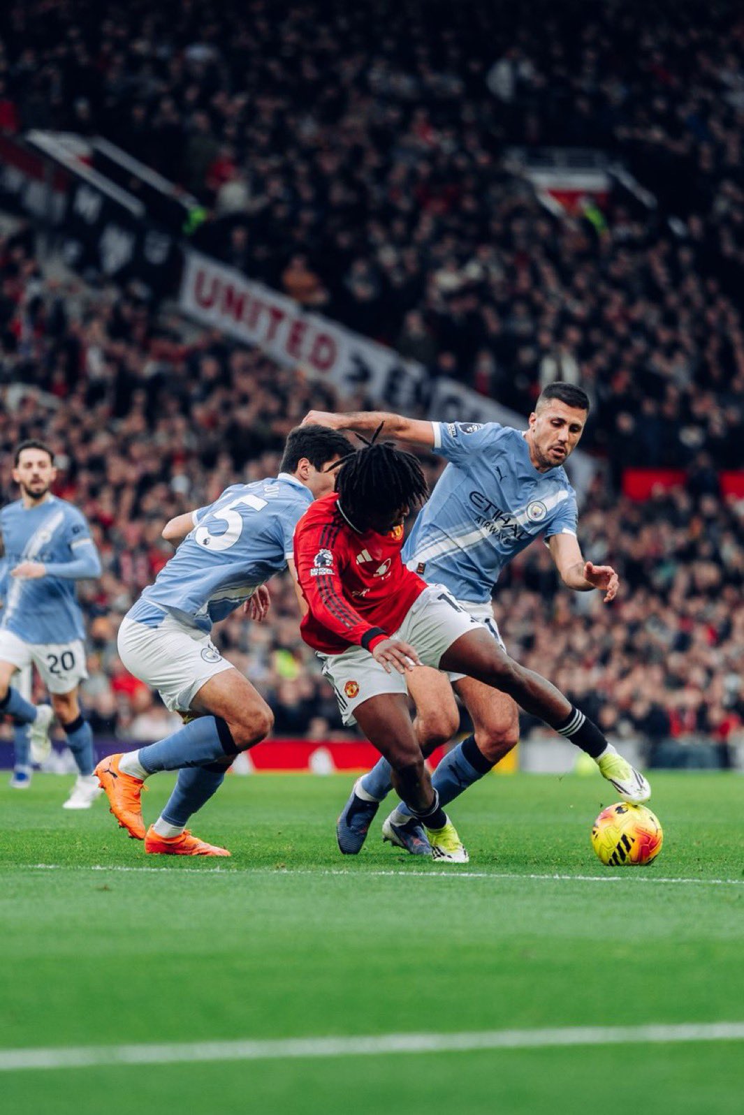 manchester-united-beat-manchester-city-2-0-in-premier-league-manchester-derby Image