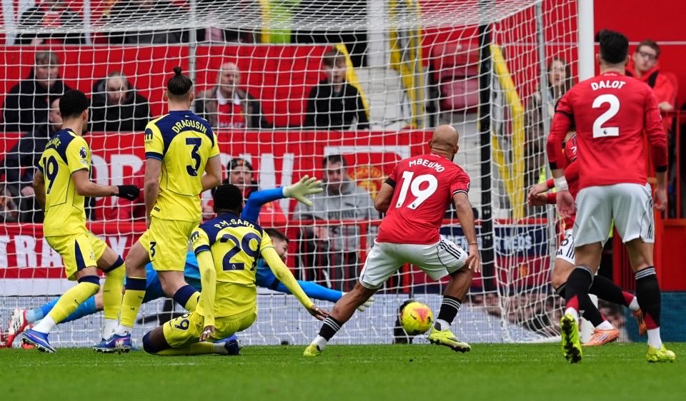 manchester-united-beat-tottenham-to-strengthen-top-four-push Image