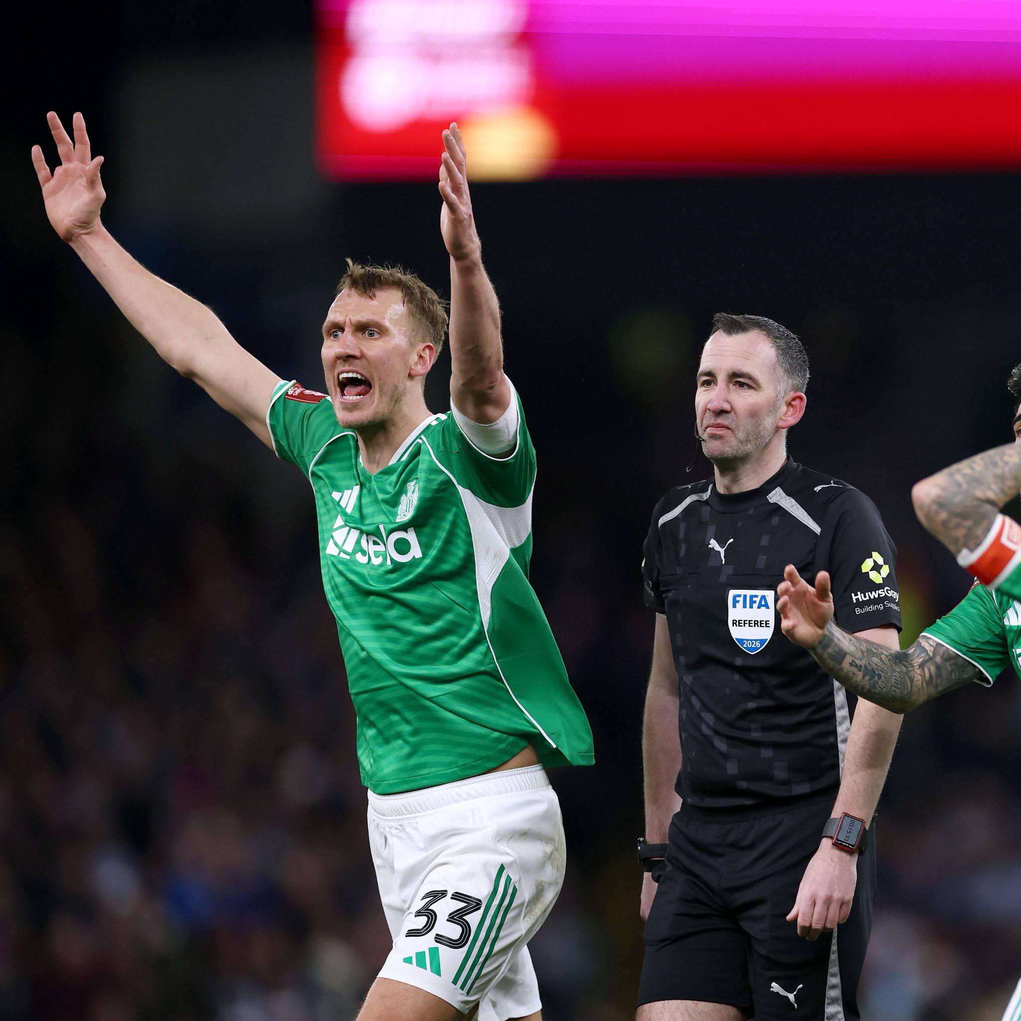 chris-kavanagh-dropped-from-premier-league-after-fa-cup-errors Image