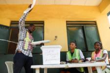 nigerians-vote-in-governorship-polls Image