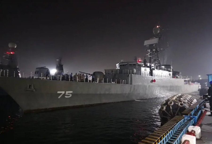 us-submarine-sinks-iranian-warship-off-sri-lanka-87-dead Image
