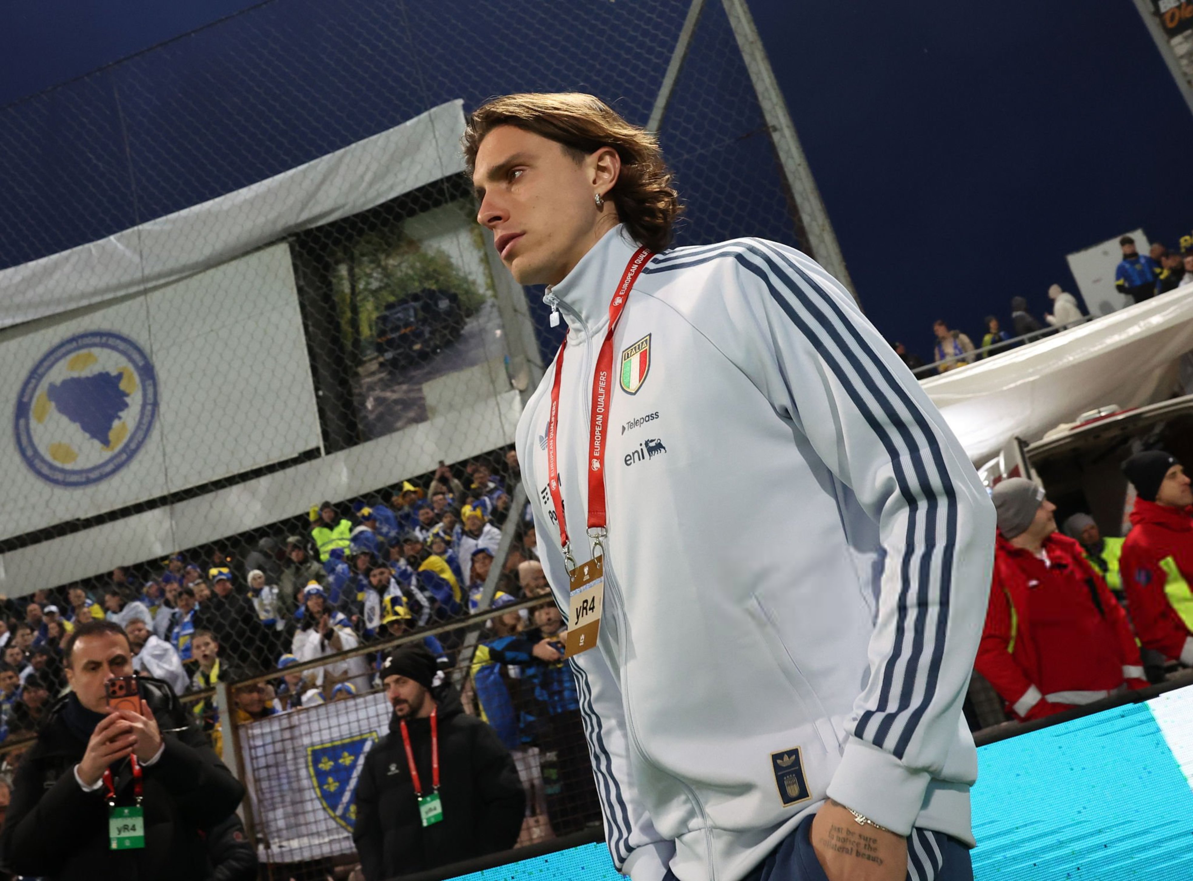 calafiori-refuses-to-sign-premier-league-trophy-cutout-cites-superstition Image