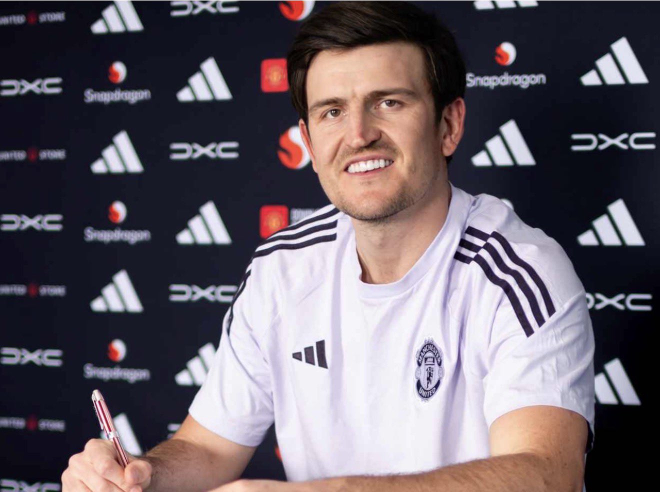 manchester-united-tie-down-maguire-with-new-contract-extension-until-2027 Image