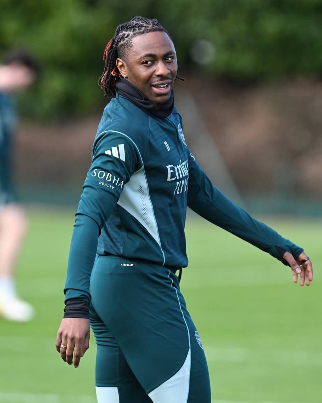 saka-odegaard-timber-miss-training-while-eze-rejoins-arsenal-squad Image