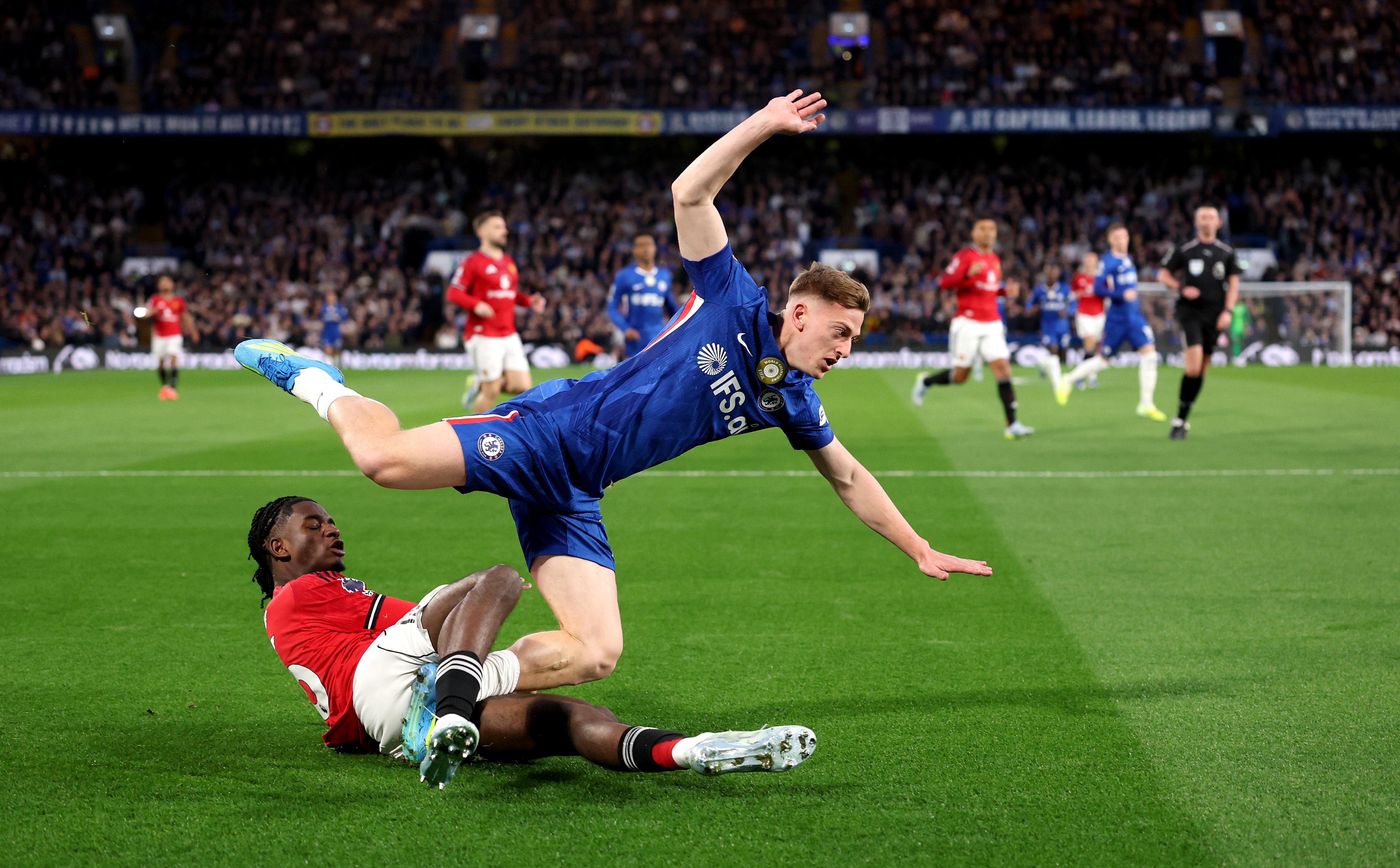 clinical-manchester-united-sink-wasteful-chelsea-at-stamford-bridge Image