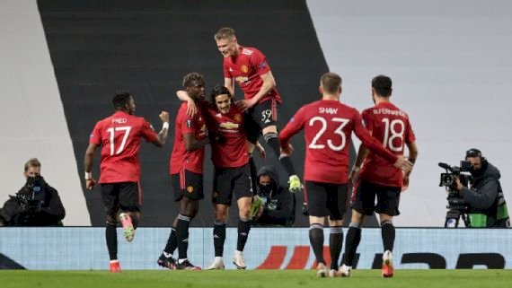 Manchester United Rally Past Roma On Fernandes, Cavani Doubles